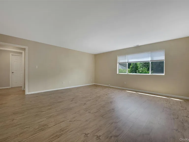 19 Edison Pl #2 — Photo 5