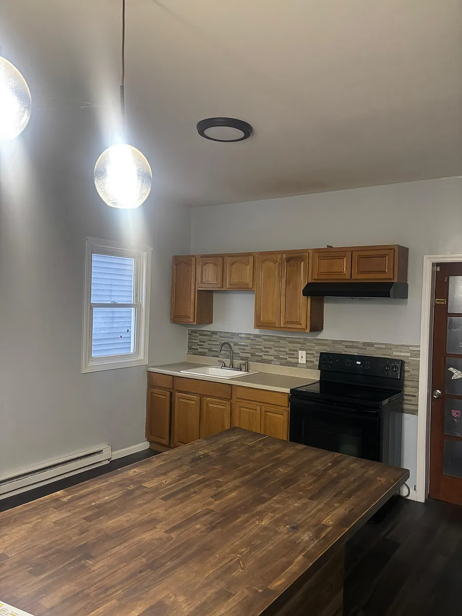 Building Photo - 549 Mumford St #1