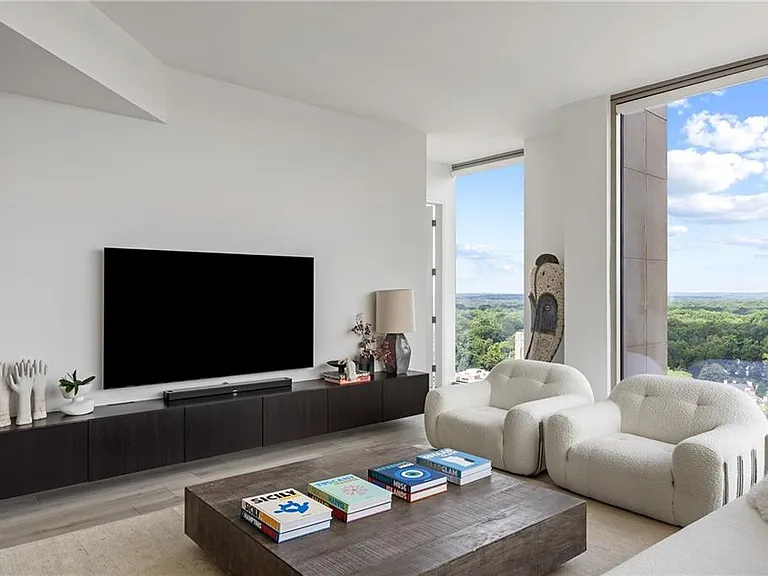 2795 Peachtree Rd NE #1701 — Photo 14
