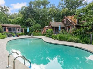 33 Johnson Rd, Foster, RI 02825