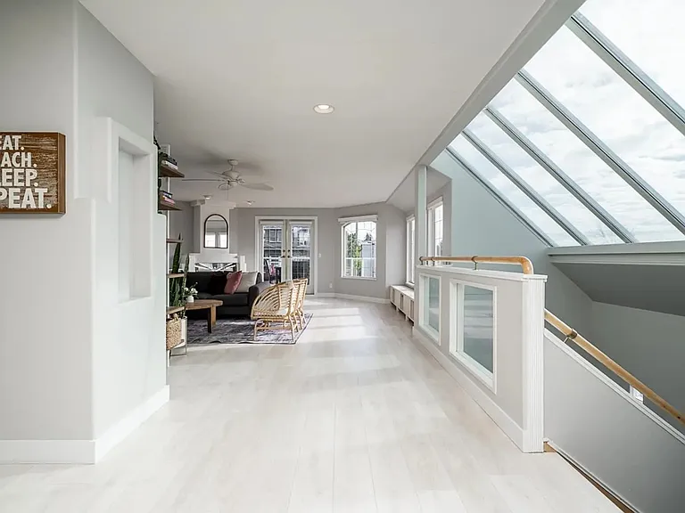 949 Kent St — Photo 8