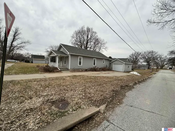 693 N 3rd St, Tecumseh, NE 68450