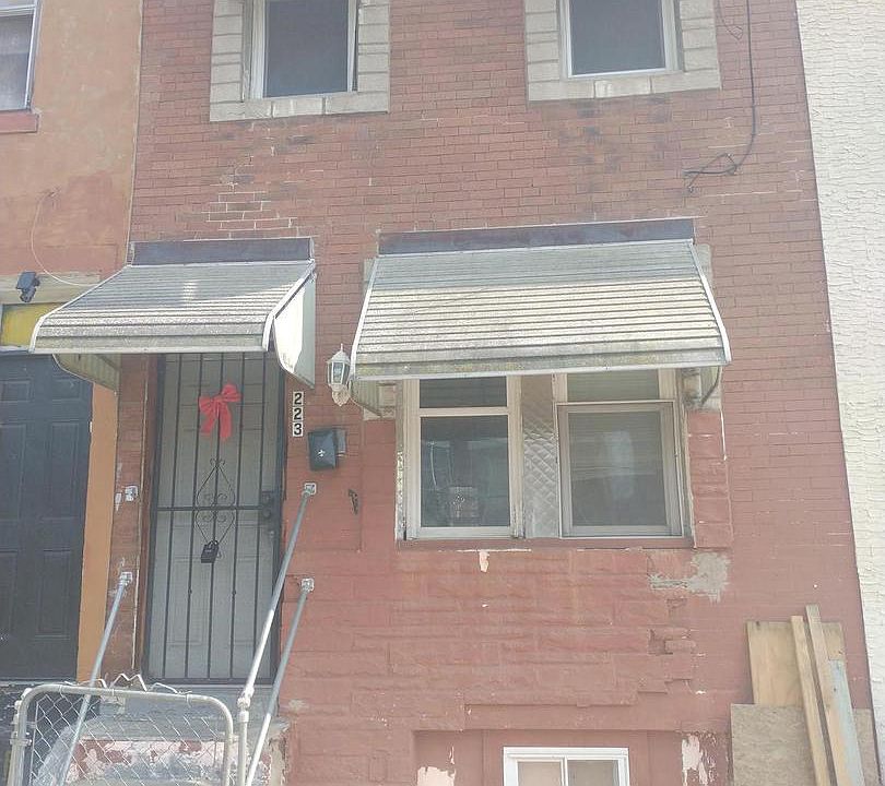 1st image of 223 E Stella St #147