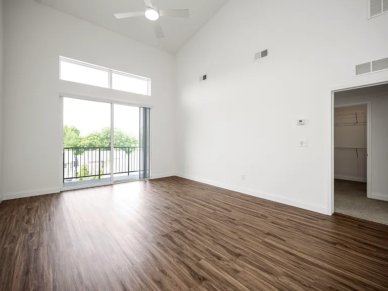 231 Walton Ave #402 — Photo 5