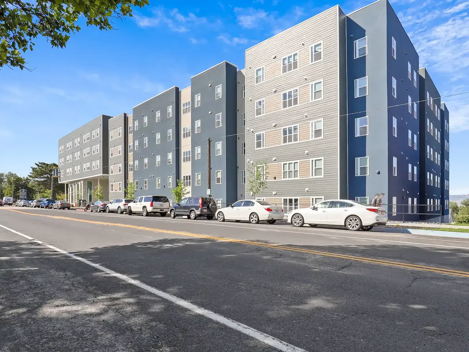 800 Block — Photo 3