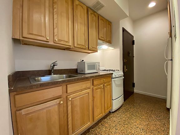 2nd image of 249 E 53rd St APT 1B