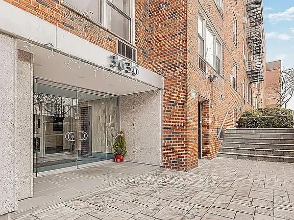 4th image of 3636 Fieldston Rd APT 2E