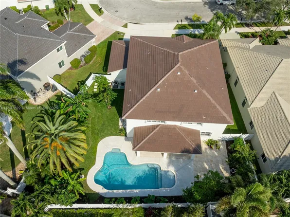 946 Greenwood Rd, Fort Lauderdale, FL 33327