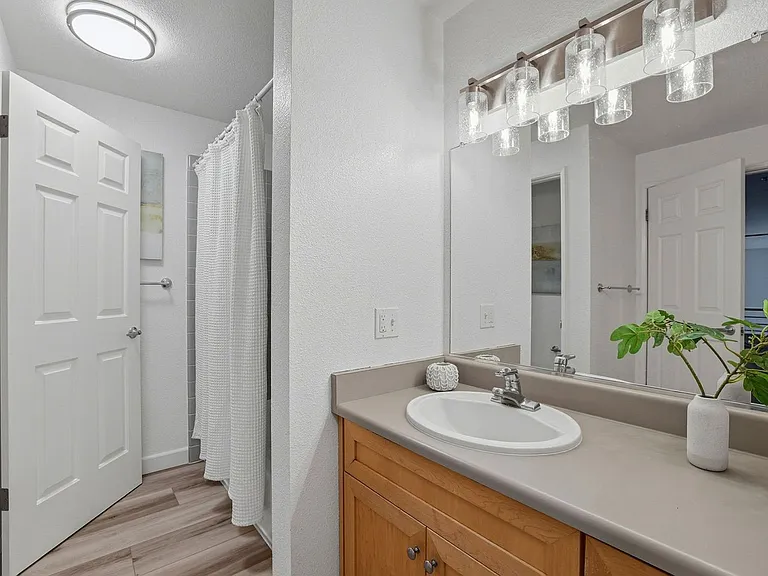 400 N 1st St #111 — Photo 9