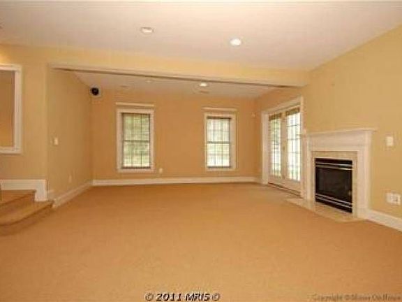 3rd image of 6918 Tanglewood Dr