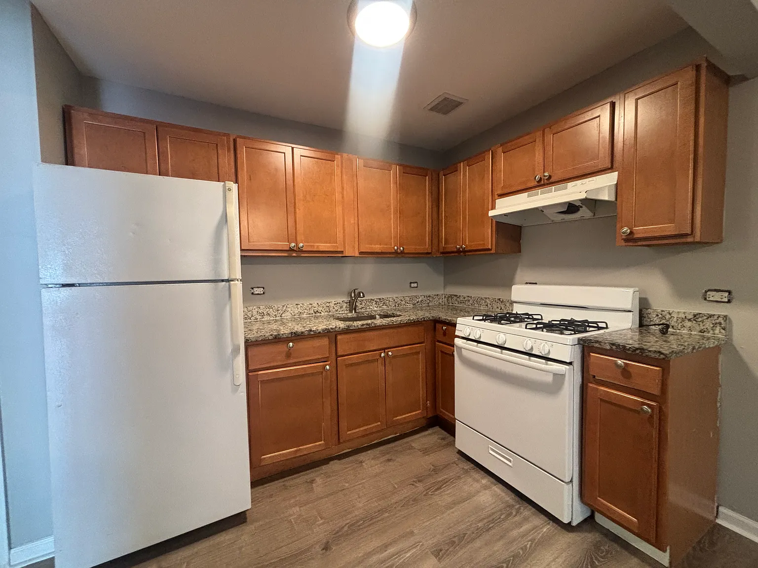 1 bed, 1.0 bath, $1,095 — Photo 3