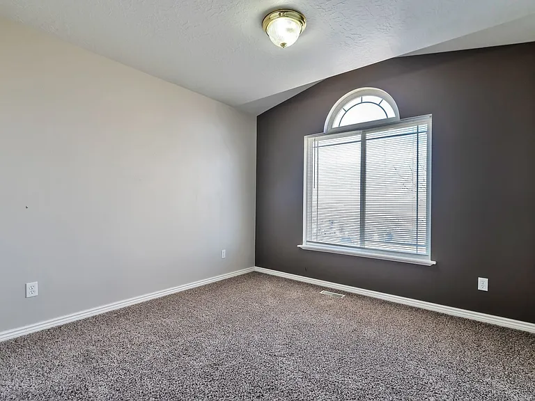 426 W 2700 S — Photo 15