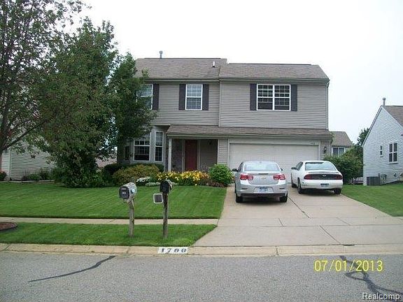 3rd image of 1700 Dartmoor Dr