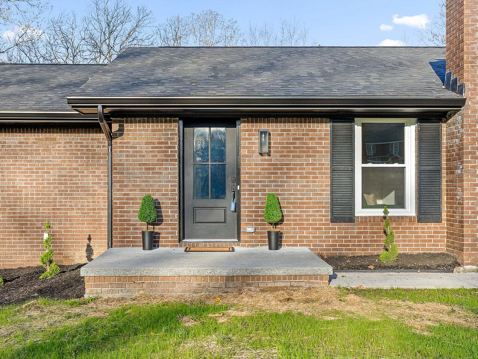 5 bed, 3.5 bath, 3660 sqft, $3,400 — Photo 3