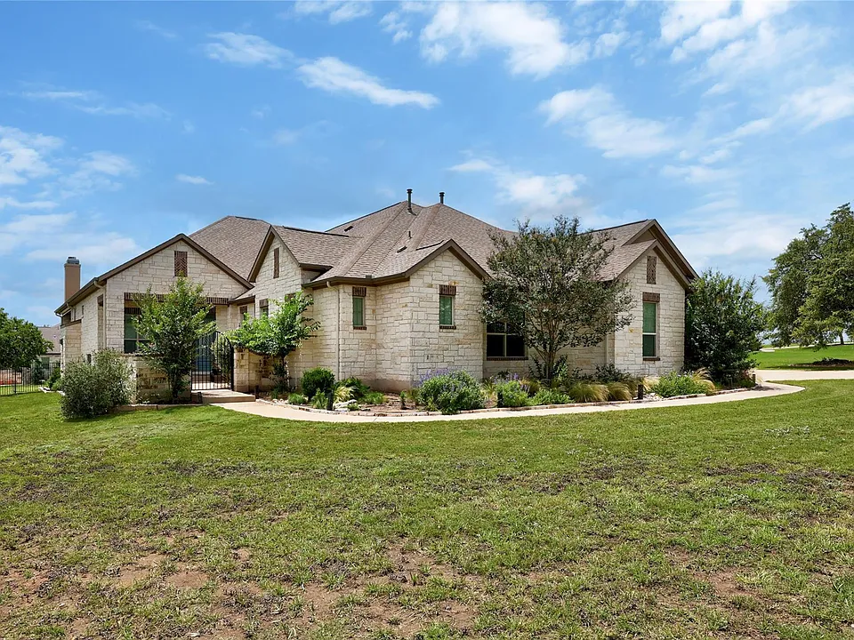 900 Hawthorne Loop