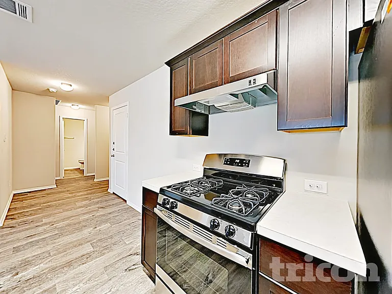 9736 Marbach Brk — Photo 16