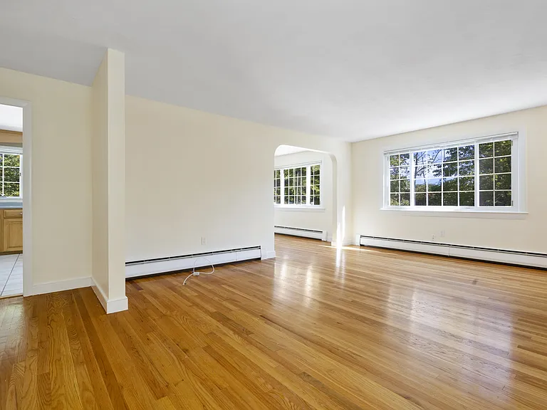27 Hermon St — Photo 4