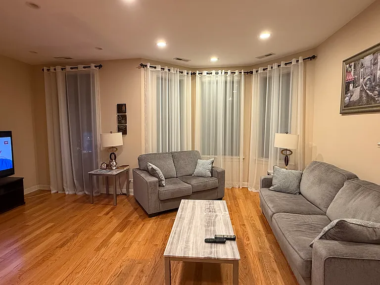 2435 W Rice St #2 — Photo 6