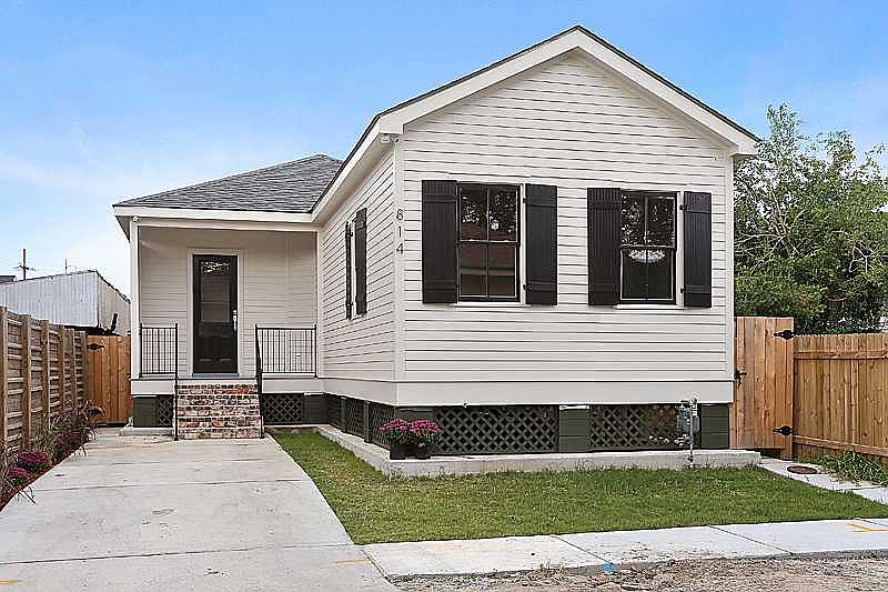 1st image of 814 Amelia St