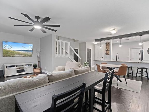 3rd image of 17565 Cherry Ridge LN