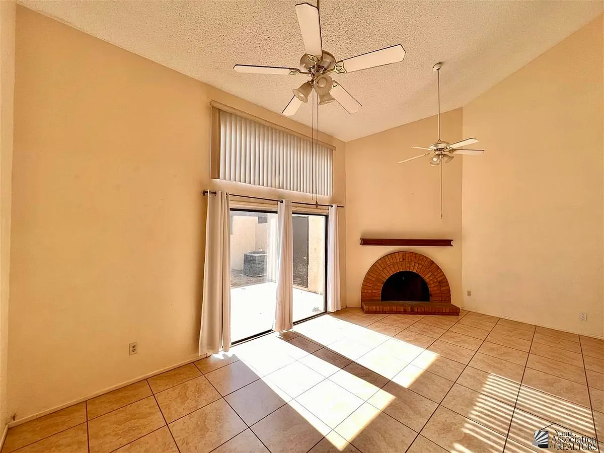 Building Photo - 2045 S 14th Ave #2