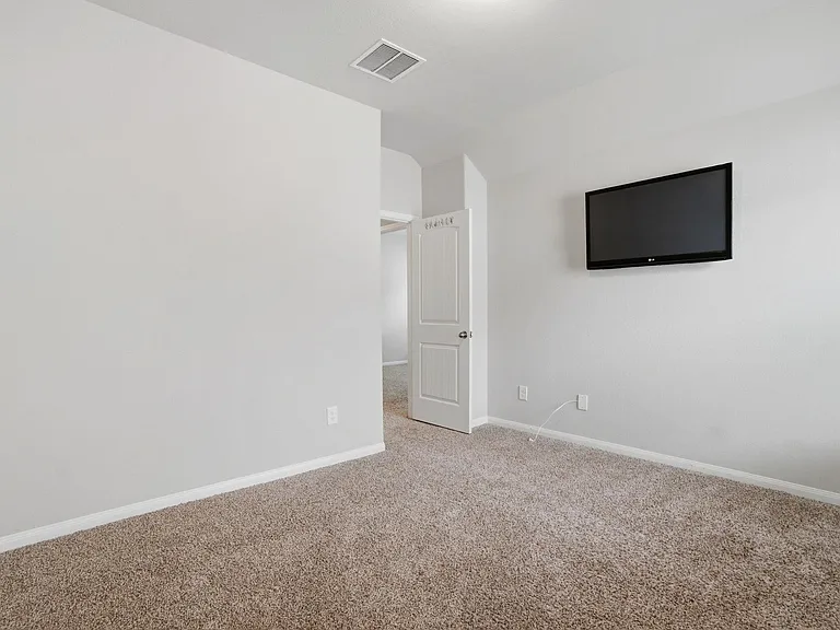 22210 Great Royal Ln — Photo 31