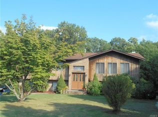 11 Weiss Ter, Chestnut Ridge, NY 10977