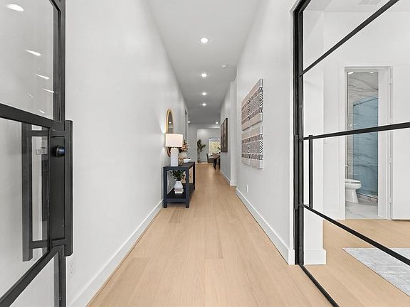 4th image of 508 Willard St