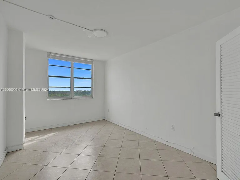 300 Bayview Dr #906 — Photo 31
