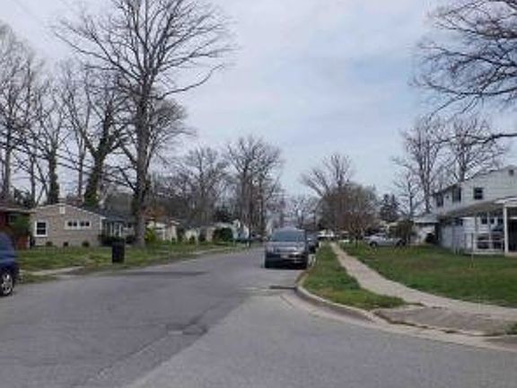 Exterior Neighborhood (street photo)