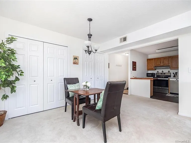 Twin Circle Dr — Photo 9