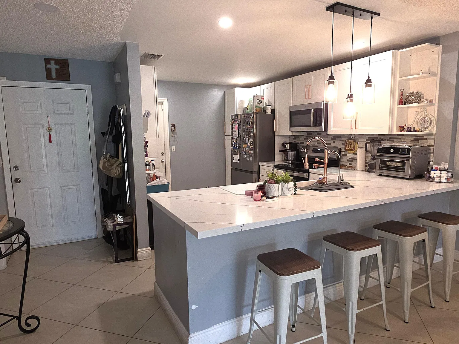 3 bed, 2.0 bath, 1556 sqft, $2,850 — Photo 3