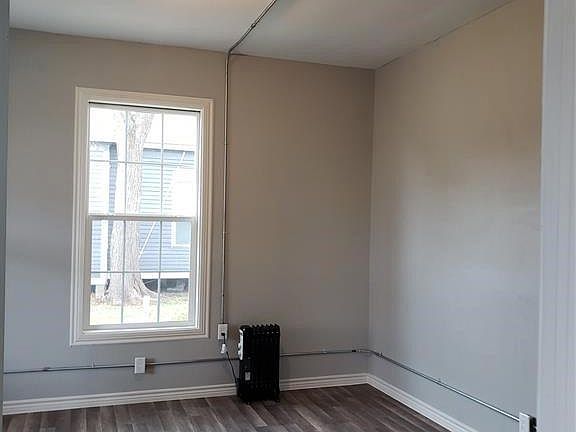 3rd image of 821 6th Ave N