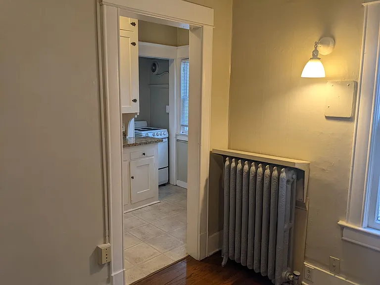 220 Belmont Ave E — Photo 13