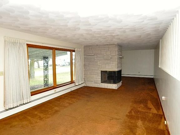 3rd image of 204 Vine St