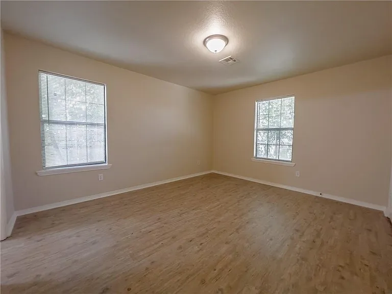 2020 S F St — Photo 6