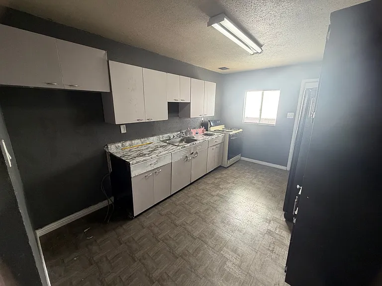 1033-1037 Alvarado Dr SE — Photo 17