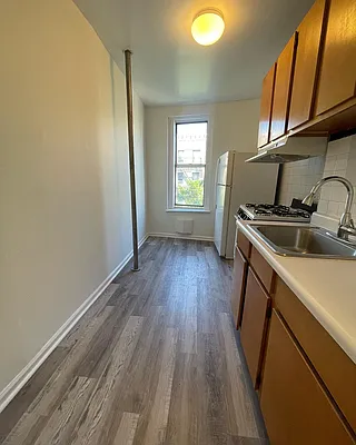 Rented by PMG Real Estate  | media 13