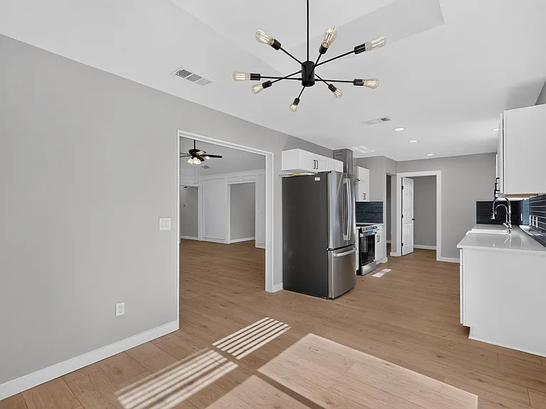 817 Sycamore Creek Rd — Photo 13