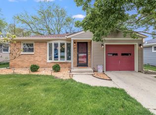 332 Heine Ave, Elgin, IL 60123