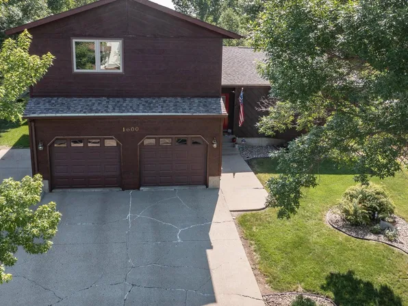 1600 1st Ave NE, Beulah, ND 58523