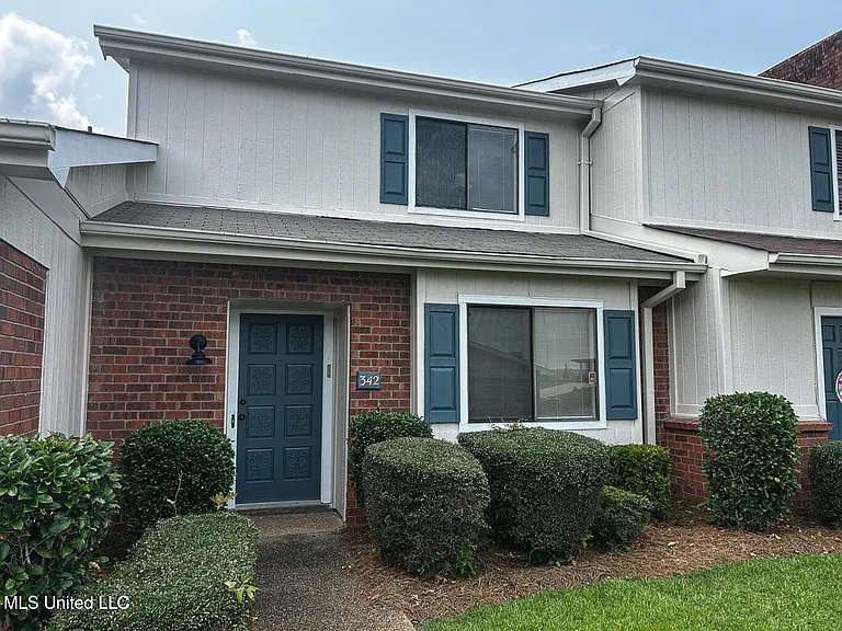 342 Lakebend Dr — Photo 1