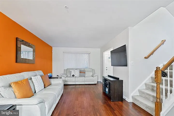 4537 Ingham Rd — Photo 2