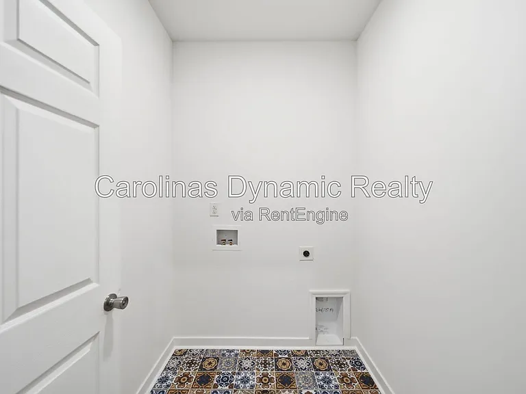 1533 S Battleground Ave — Photo 12