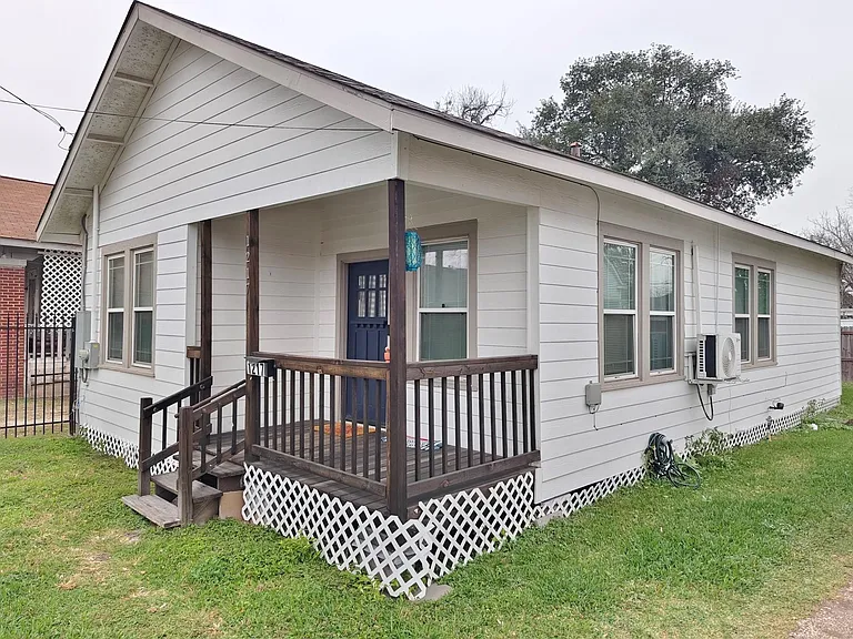 1217 Campbell St — Photo 9
