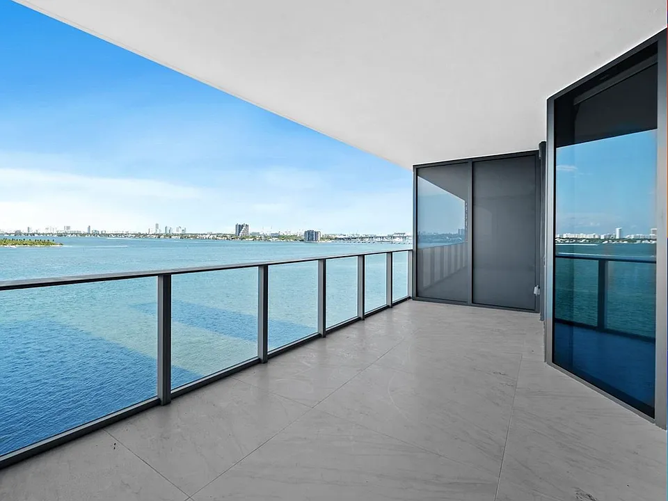 200 W Flagler St #2605