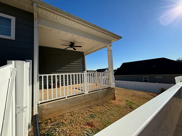 Covered Back Patio with ceiling fan.