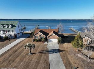 615 Willbrook Circle, Sneads Ferry, NC 28460