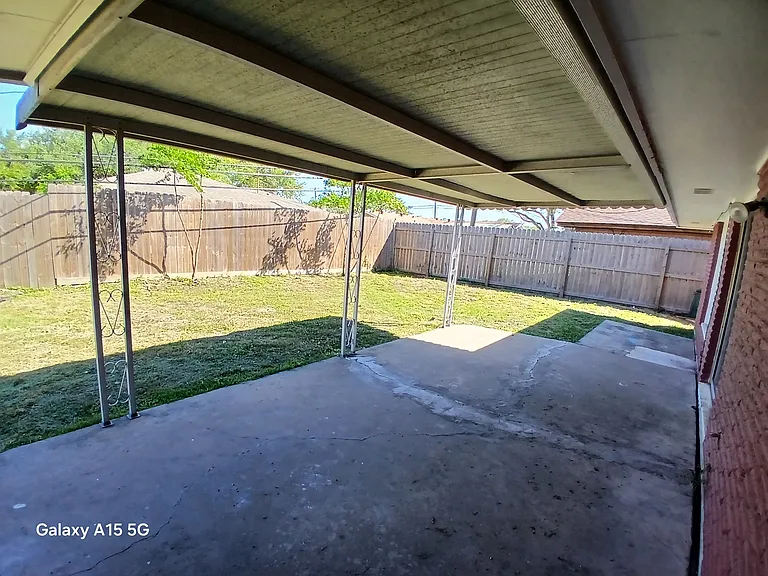 749 Burkshire Dr — Photo 10