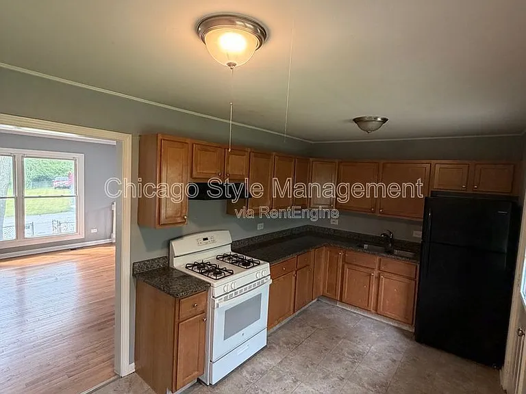 1928 Campbell Ave — Photo 9